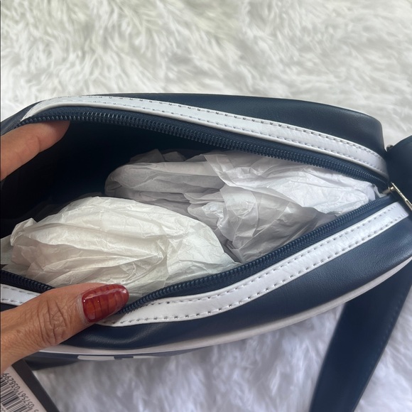 Gola Micro Redford Logo Crossbody Retro Messenger Bag in Navy/White CUC114 - Picture 5 of 6